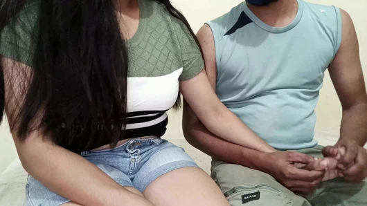 Büyük memeli üniversiteli kız yarak yaladıktan sonra domalarak sikiliyor edepsiz Hintçe konuşuyor