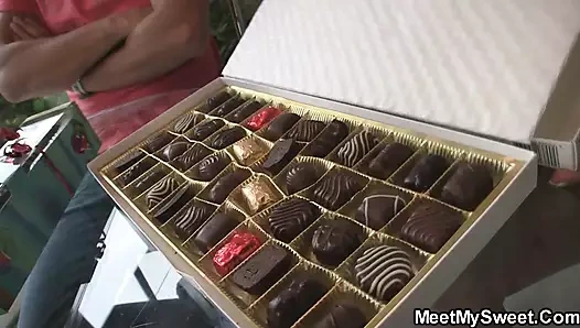 Sarışın genç partiden sonra olgun çift tarafından çarptım