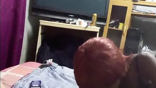 Siyah elbiseli siyah fahişe sürtük tarafından pis pansiyonda sakso