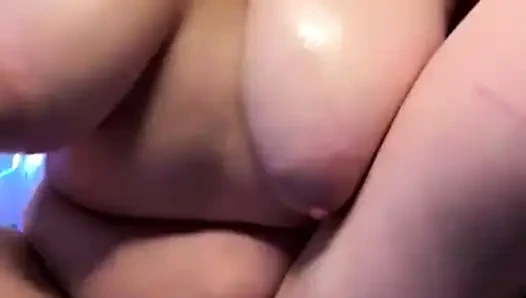 Jucielussie yağ gösterisi gerçek orgazm