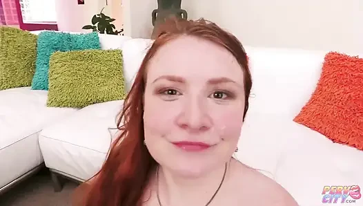 Tombul ateşli kızlar Roxi Riot ve Yaya Gingersnatch tüm deliklerden sikişiyor