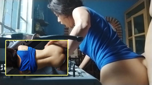 Kullanılmış ev hanımı mutfakta süt pompa etmek için uyandı