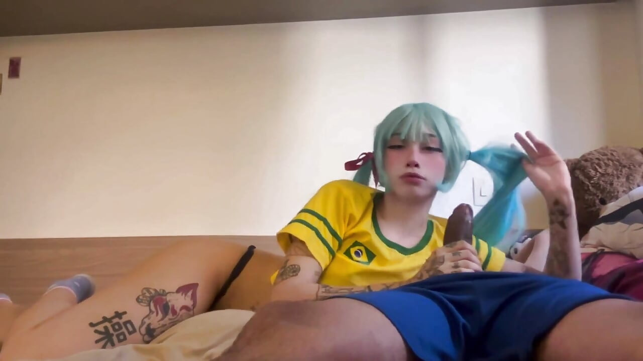 Brezilyalı hatsune miku oral seks ve elle muamele boşalması