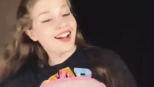 Dev memeler civciv çalış ve losyonları ona ıslak am