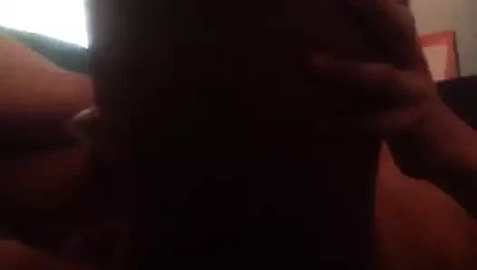 Parçalayana kadar götüme yumruk sokuyor