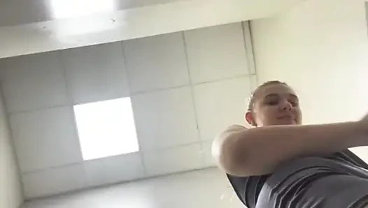 Public fucking in the gym jucielussie