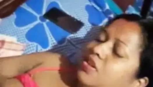 Desi bhabi ekleme çikolata içinde ona kedi