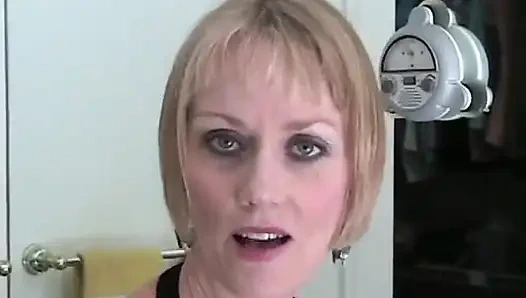 Kötü seksi melanie yarağa tapıyor