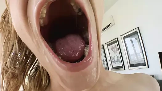 AZGıN HATUN TıRAŞLı AMCıĞıNı UZUN BIR DILDOYLA SIKIYOR