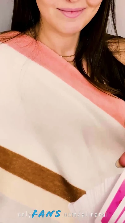 Oyun kartları aldım, benimle oynamaya hazır mısın? Külotumu çıkarmam gerekiyor mu?