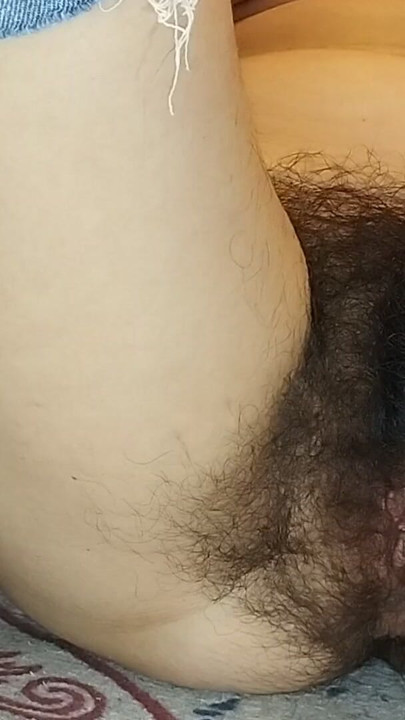 Amatör orta yaşlı seksi kadın amcık, büyük göt, büyük memeler. Seksi anne külotlu çorap deniyor. Seksi esmer soyunma odasında kıyafetlerini deniyor. | Klip 1