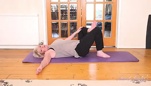 Auntjudys - büyük memeli olgun orta yaşlı seksi kadın Amy - yaramaz yoga egzersizi