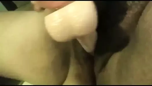 Estrenando Su Nuevo Dildo