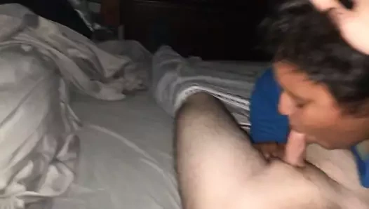 İri güzel kadın tinder sürtüğü yarağımı emiyor