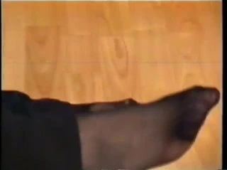 Naylon ayaklar ve ayakkabılar