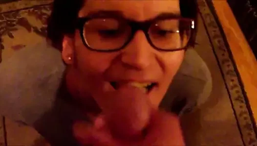 Karım zevk için sik + yüz emiyor.