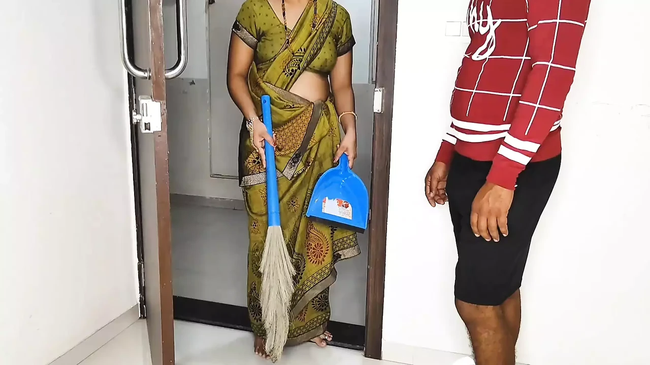 Full Scene: Komal Was Not At Home Husband Called The Garbage Man Inside And Started Fucking At The Door (Full Video) - London Special
