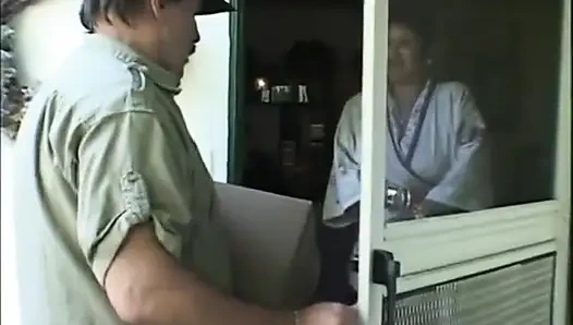 Lezbiyen orta yaşlı seksi kadın genç amcığı seviyor