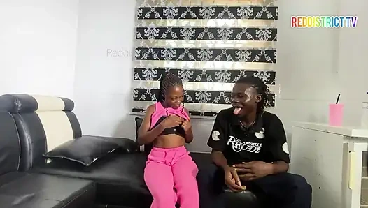 Seksi calabar kız arkadaşım bana kahvaltı olarak ıslak sulu amına hizmet ediyor