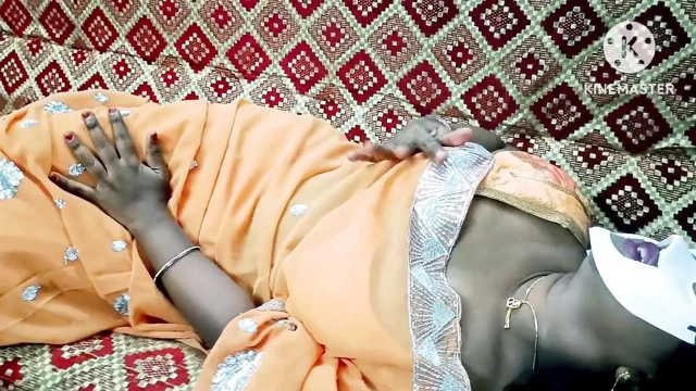 Doyumsuz seksi üvey annenin şehvetli duyguları genç üvey oğluna dönüyor