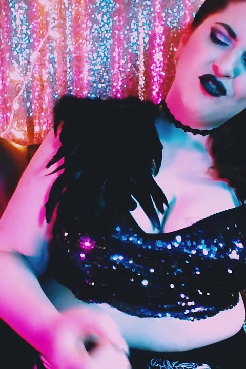 Besleniyor - succubus dönüşümü