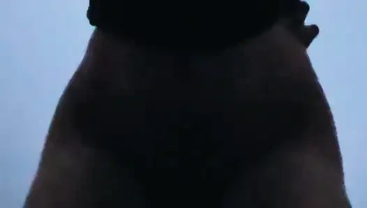 Pinay minyon umumi banyoda sikiliyor hala inliyor ve edepsizce konuşuyor