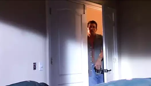 Sarışın komşus un kocası tarafından göt deliğini sikiyor