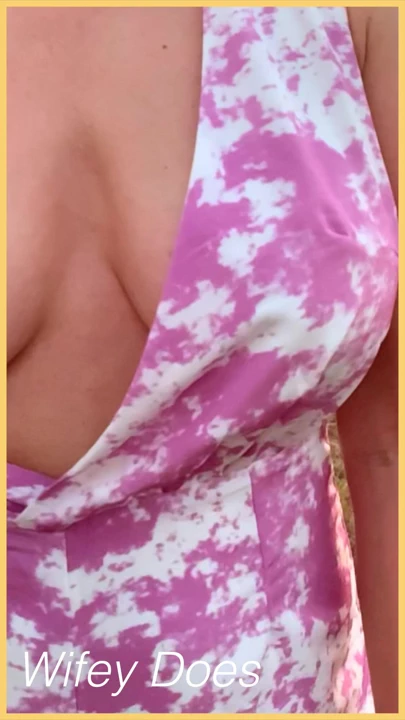 Evli kadın herkesin içinde yaramaz olmayı seviyor