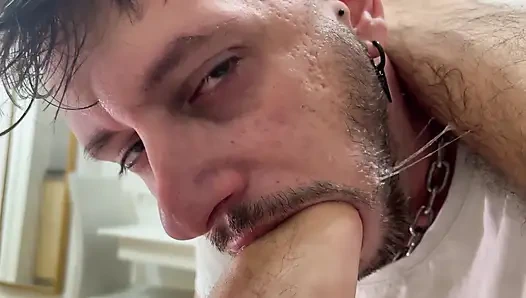 Gırtlağına kadar amcır. Gırtlak kullanılıyor, ağzı tıkalı ve pisuan.