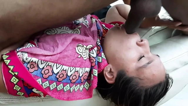 Üvey erkek kardeşimin zengin yarağına lezzetli oral seks.