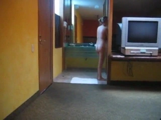 Seksi debbie götünü sallıyor