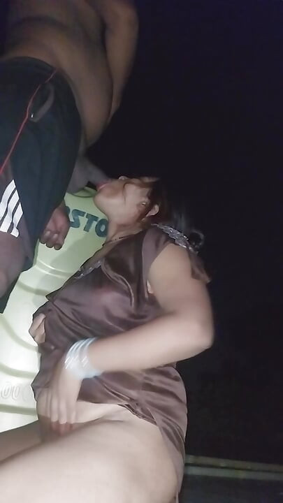 Pooja yenge gecesi tamamen sert yenge romantik gece yarısı sikişiyor - Hintli güzel yenge seks - açık havada ev tamamen romantizm