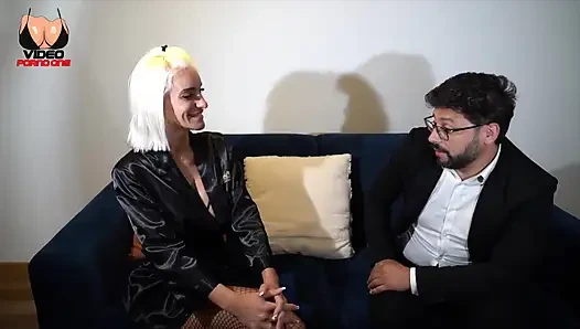 Devasa Göğüslü Sarışın MILF Mümkün Olduğunca Sert Sikişmek Istiyor!