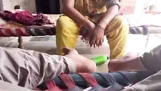 Karısını büyük yarağıyla gür götünden sikiyor