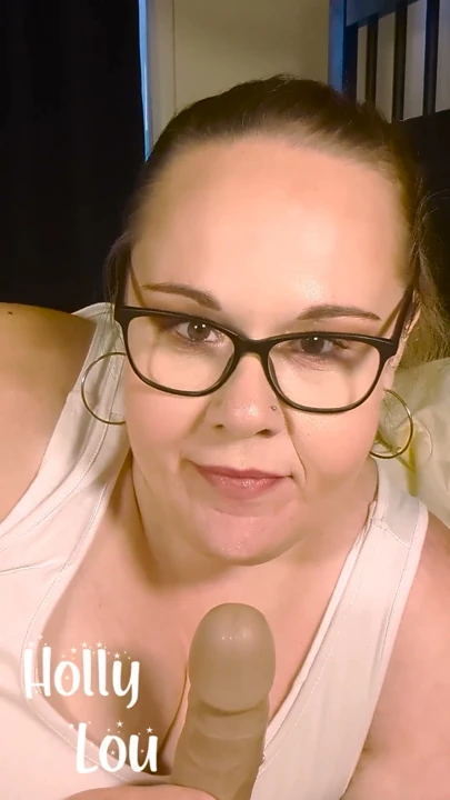 Porno izlerken yakalandı ve yaramaz pompalama ve emme ile teşvik edildi | Klip 3