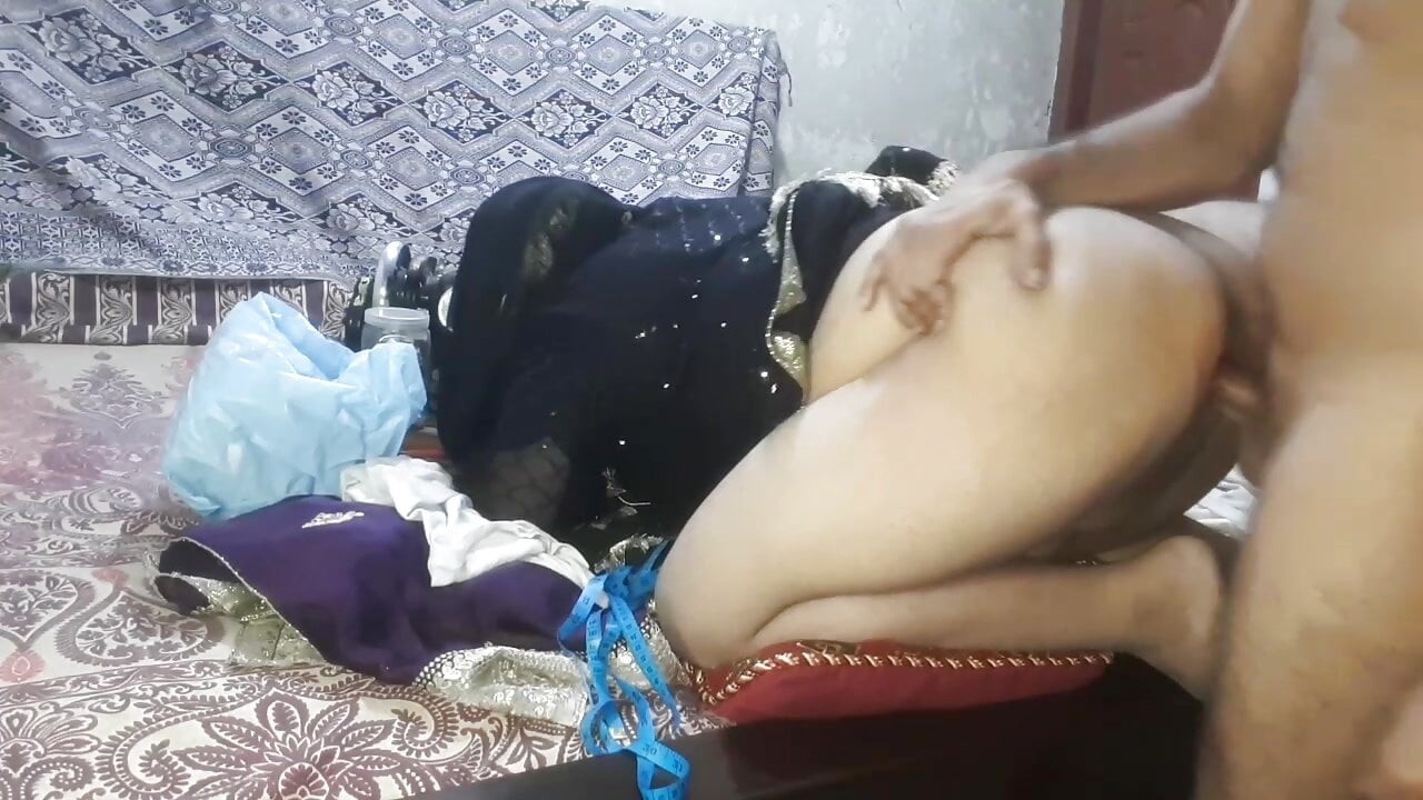Desi Hint aunty ko genç tailor ne choda sıcak desi kız seks video