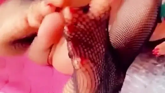Kırbaç amcık götte dildo parmaklıyor
