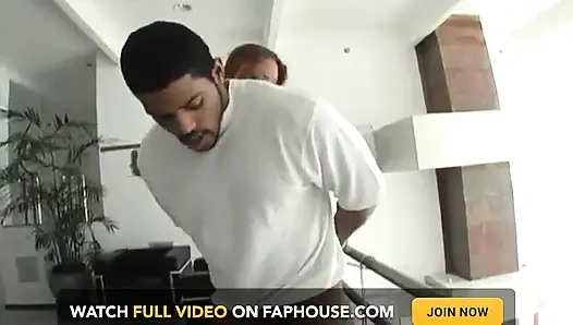 File vücutlu siyah sürtük büyük siyah yarakla sert sikiliyor