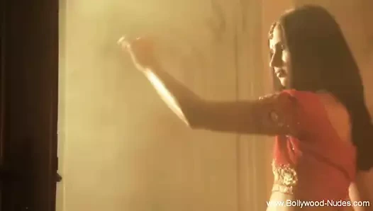 Seksi göbek dansı erotik bebek tek başına uyandırırken