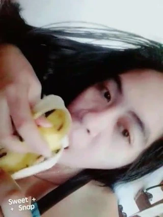 Filipina julie oral seks ile bir banana