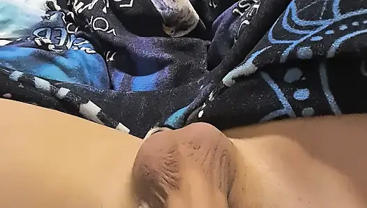 Büyük bir döl atana kadar büyük yarak okşuyor