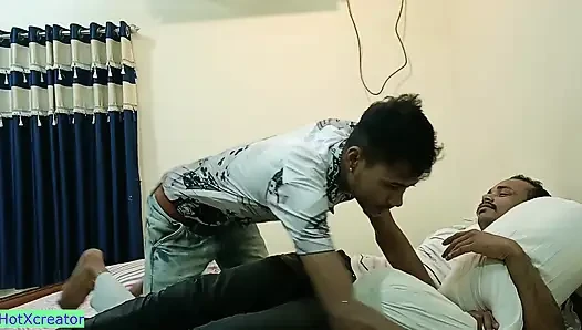 Aldatan kız arkadaş sikişmek için paylaşıldı! Hintli üçlü seks