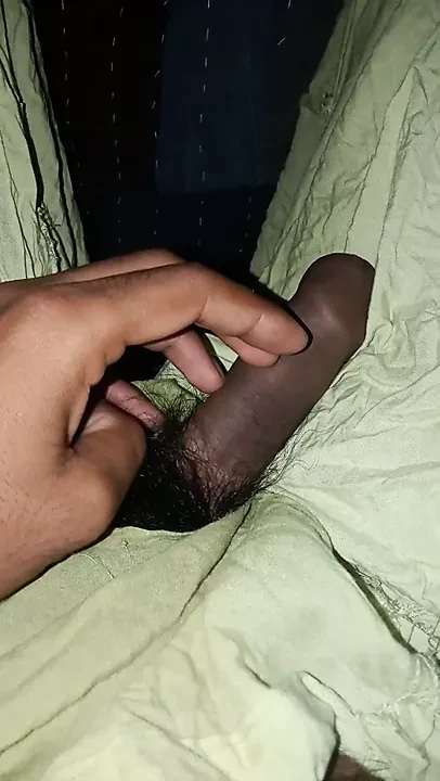 Asılı adam yatak odasında sarışın fahişe ile çiftleşir
