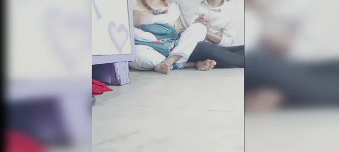 Sevgililer Gününde, üniversite öğrencisi chudai videosu yapışıyor