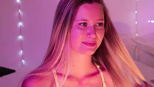 Bu sulu amcığı mümkün olduğunca yakın görmek istiyor musunuz?