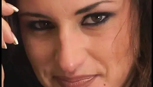 Lola çıplak kızların sigara içen filmi