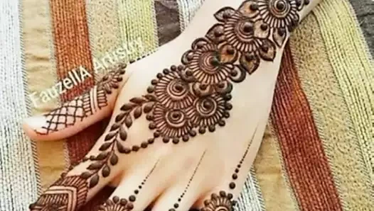 mehndi üzerinde göğüsler