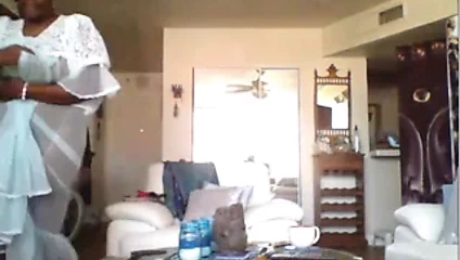 Olgun kadın transparan elbise