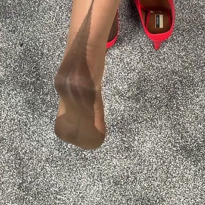 Sandra teyze çok seksi uzun çizgili kuşağına katlanıyor. Vgq68