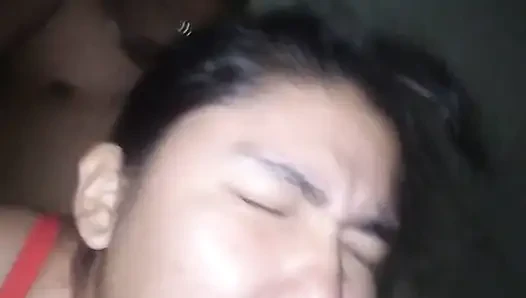 Güzel latin orta yaşlı seksi kadın kırmızı iç çamaşırlı sikişiyor